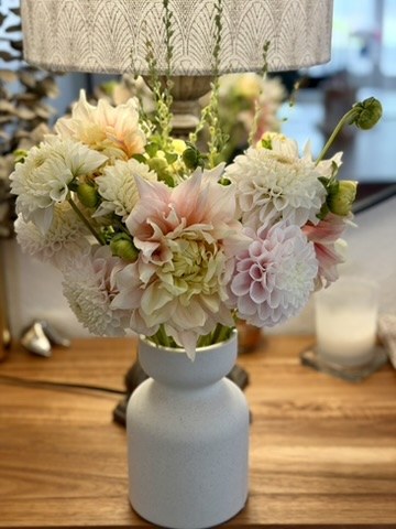 Seasonal flowers from Daisy Hatchet, photograph 16